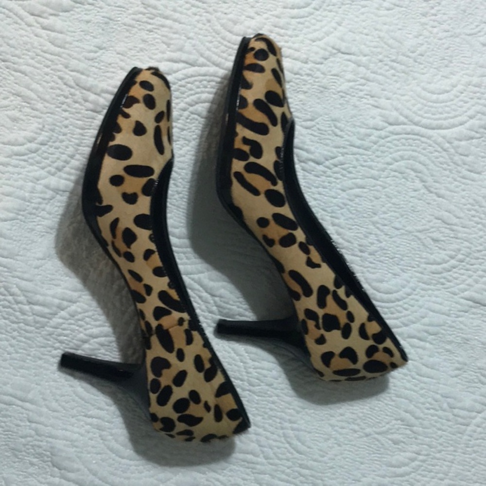 Leopard print pumps NWOT